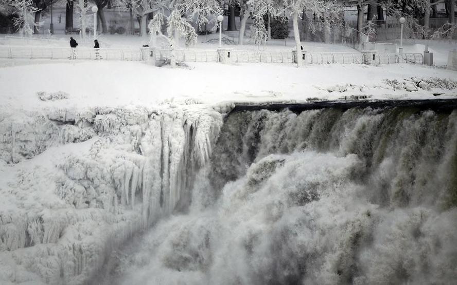 Niagara Şelalesi de dondu
