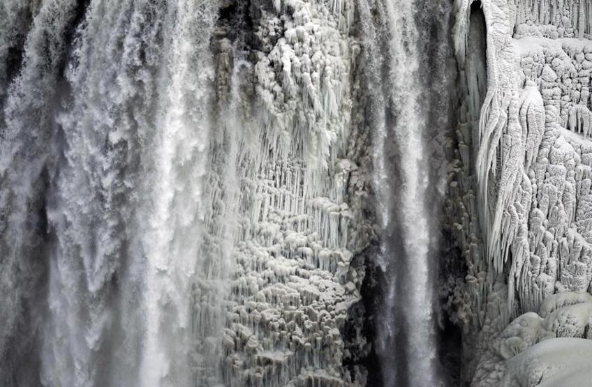 Niagara Şelalesi de dondu