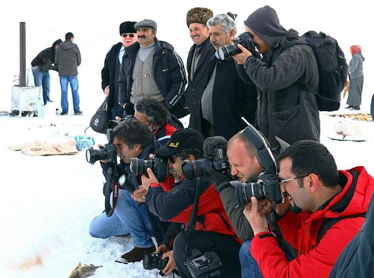 Çıldır Gölünde Eskimo usulü balık avı