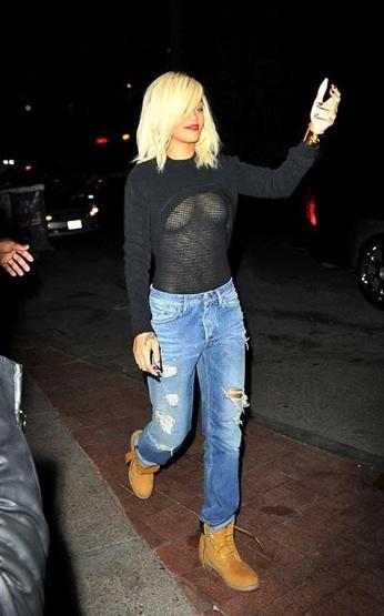 Rihanna sütyen takmayı sevmiyor