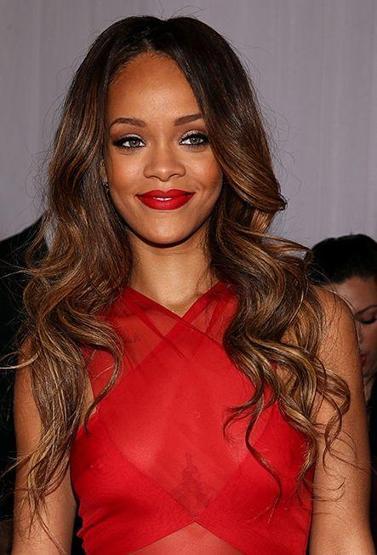 Rihanna sütyen takmayı sevmiyor
