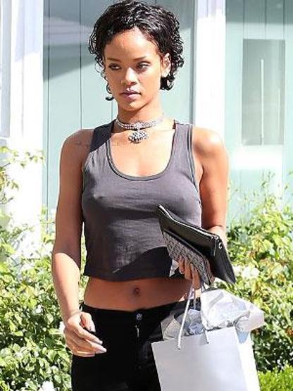 Rihanna sütyen takmayı sevmiyor