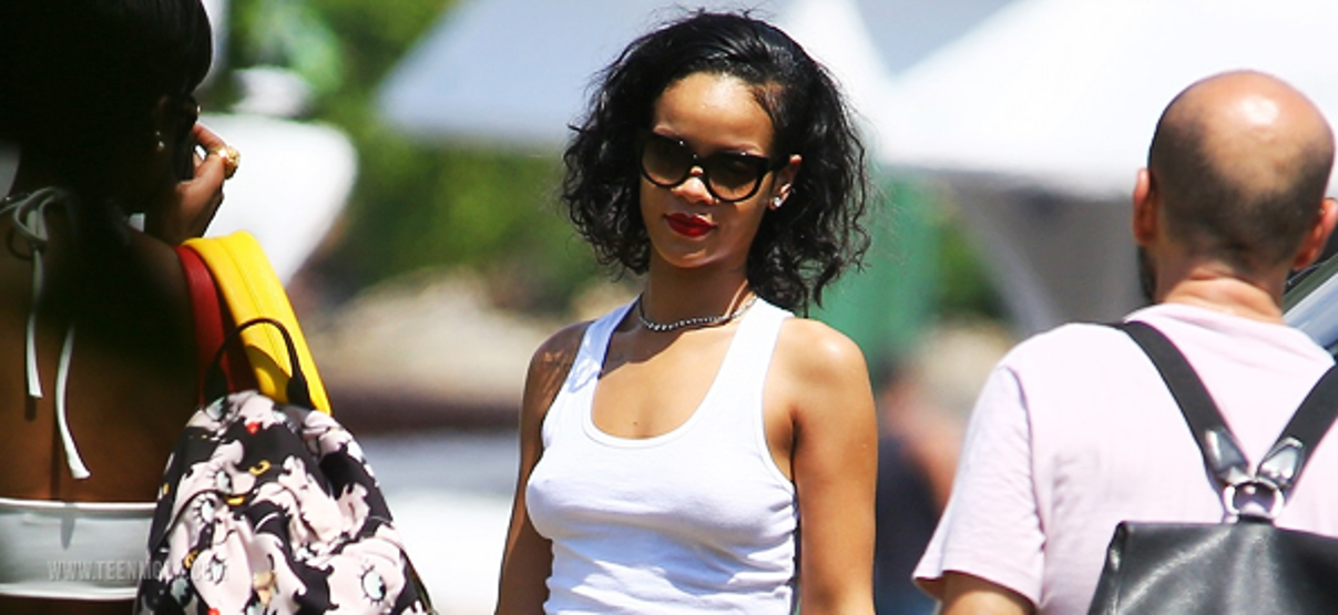 Rihanna sütyen takmayı sevmiyor