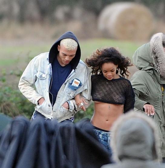 Rihanna sütyen takmayı sevmiyor