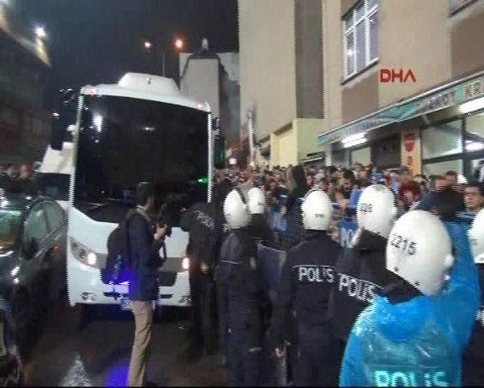 Trabzonspor - Fenerbahçe maçından sonra taraftara Çevik Kuvvet müdahalesi