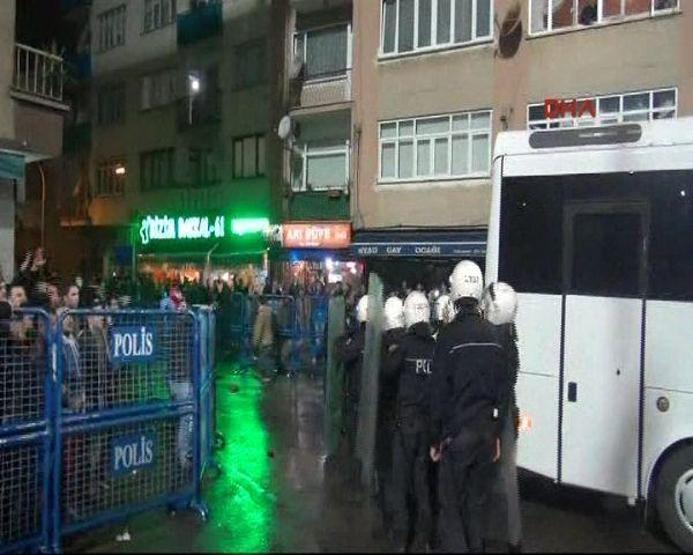 Trabzonspor - Fenerbahçe maçından sonra taraftara Çevik Kuvvet müdahalesi