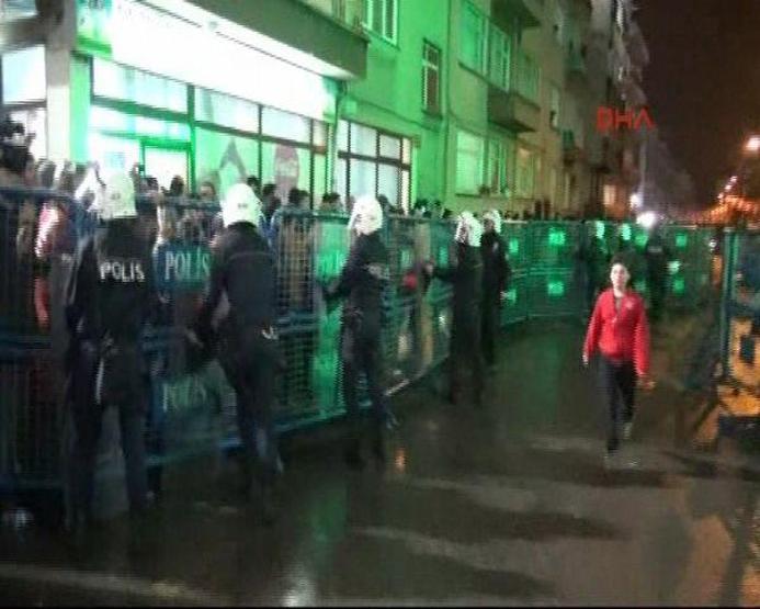 Trabzonspor - Fenerbahçe maçından sonra taraftara Çevik Kuvvet müdahalesi