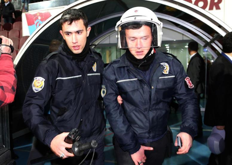 Trabzonspor - Fenerbahçe maçından sonra taraftara Çevik Kuvvet müdahalesi