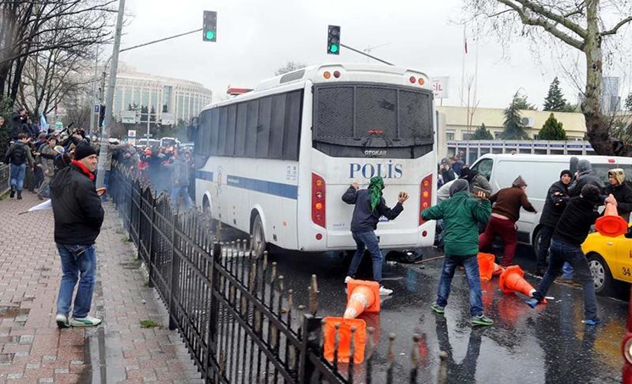 Berkin Elvan için toplananlara polis müdahalesi