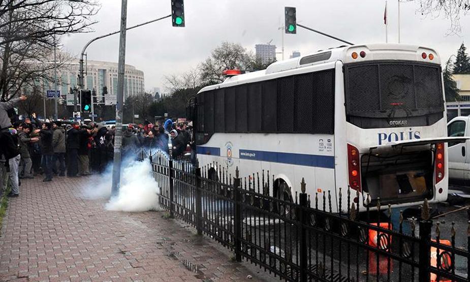 Berkin Elvan için toplananlara polis müdahalesi