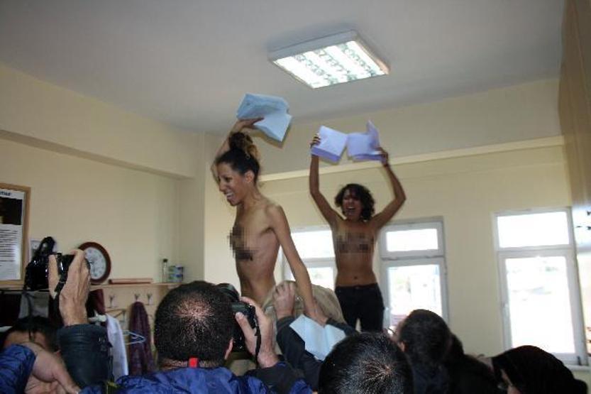 Femen İstanbulda seçimi protesto etti