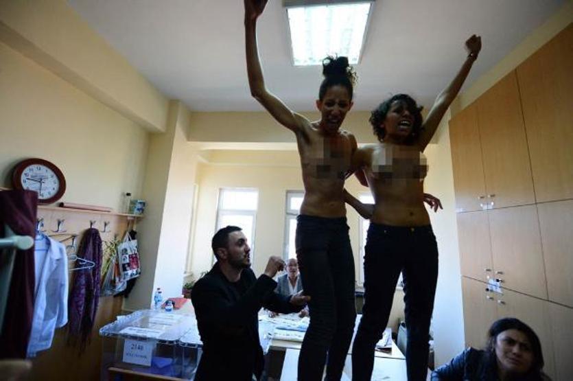 Femen İstanbulda seçimi protesto etti