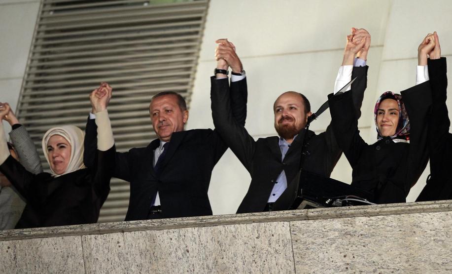 Erdoğan ailesi tam kadro balkon konuşmasındaydı