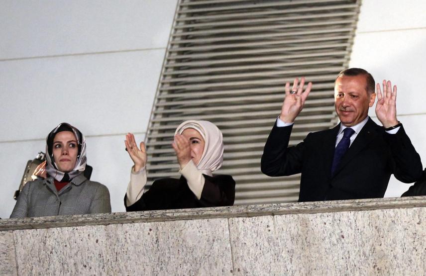 Erdoğan ailesi tam kadro balkon konuşmasındaydı