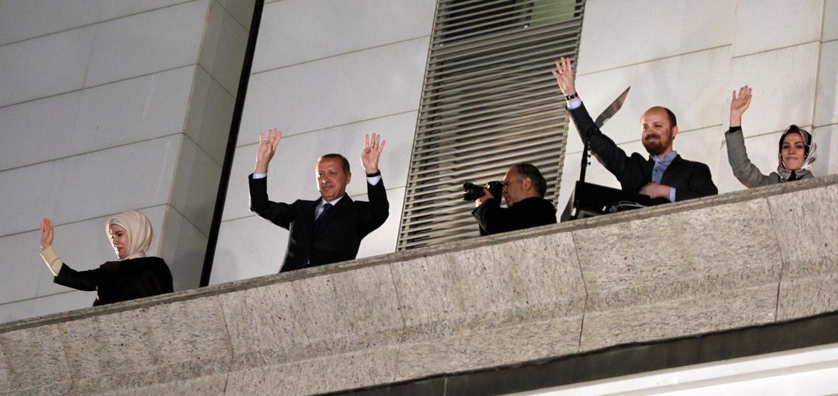 Erdoğan ailesi tam kadro balkon konuşmasındaydı
