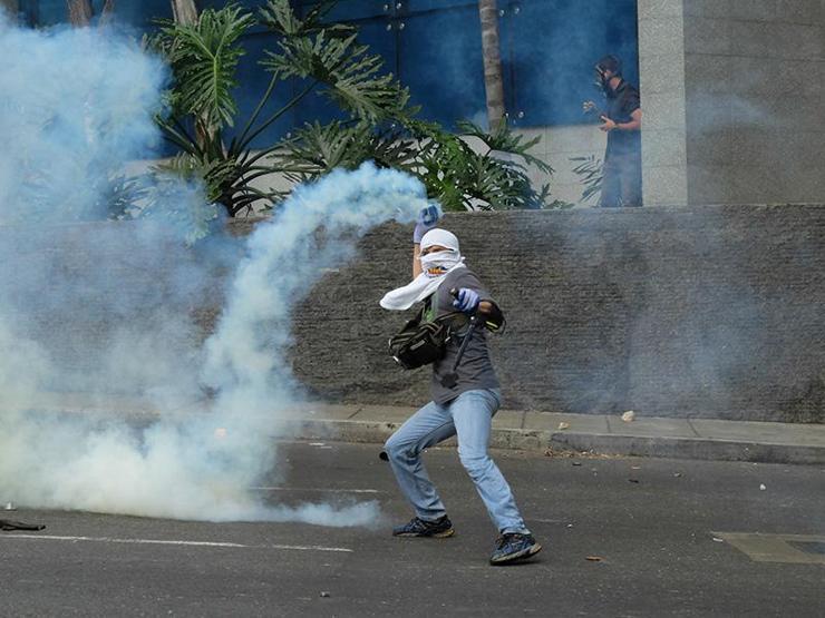 Muhalif lider meclisten atıldı, Venezuela karıştı
