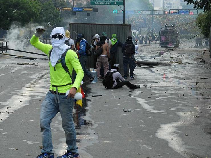 Muhalif lider meclisten atıldı, Venezuela karıştı