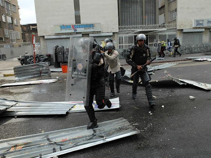 Muhalif lider meclisten atıldı, Venezuela karıştı