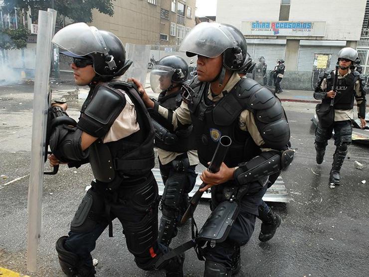 Muhalif lider meclisten atıldı, Venezuela karıştı