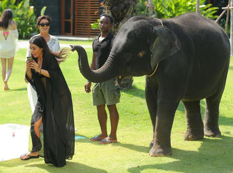 Kim Kardashian ve ailesi Taylandda...