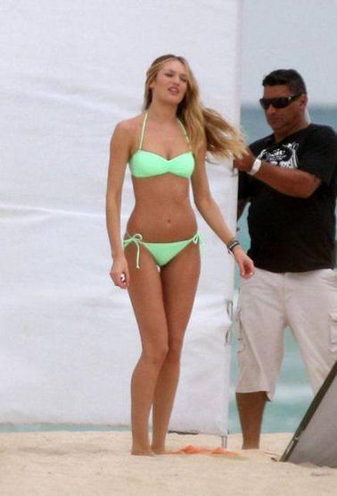 Candice Swanepoelın selfiesi olay oldu