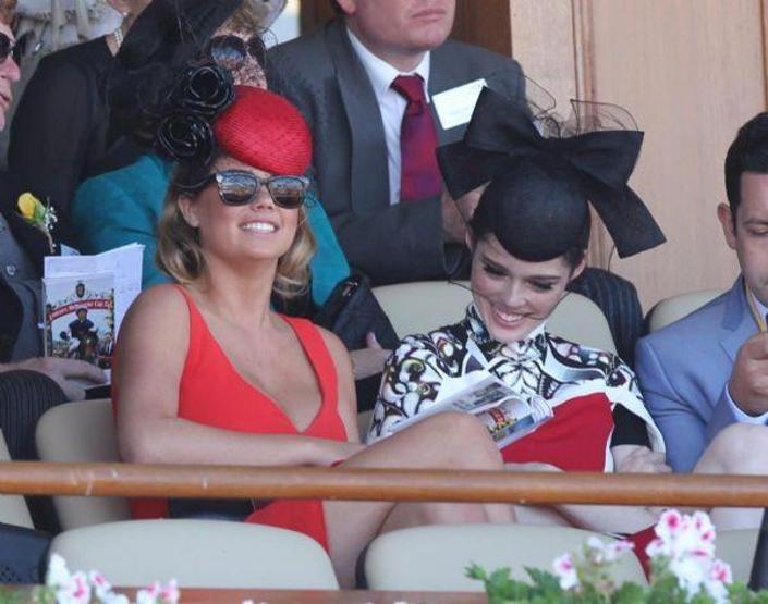 Kate Upton göğüslerinden memnun değil