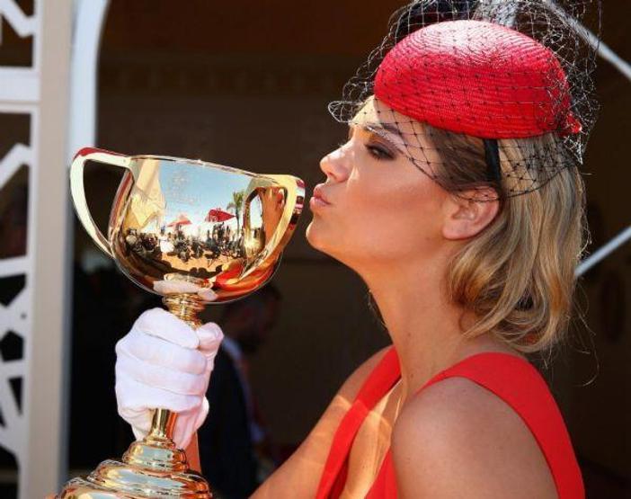 Kate Upton göğüslerinden memnun değil