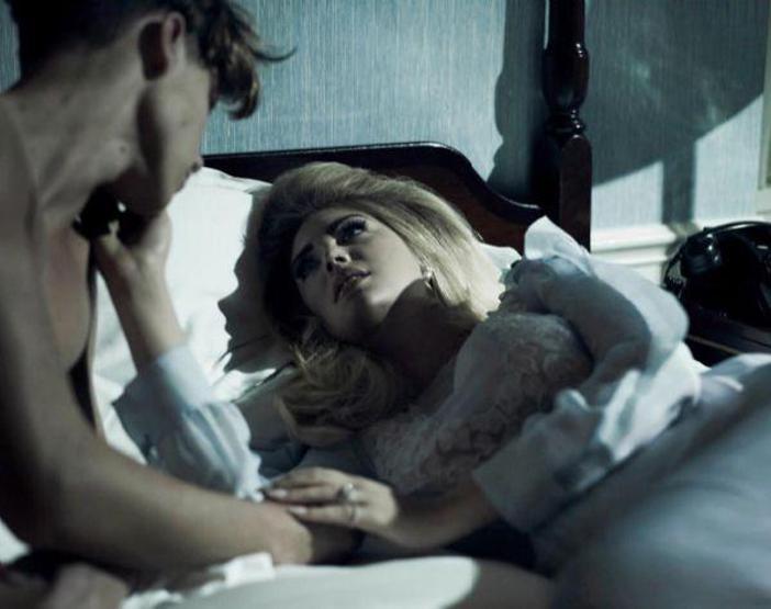 Kate Upton göğüslerinden memnun değil