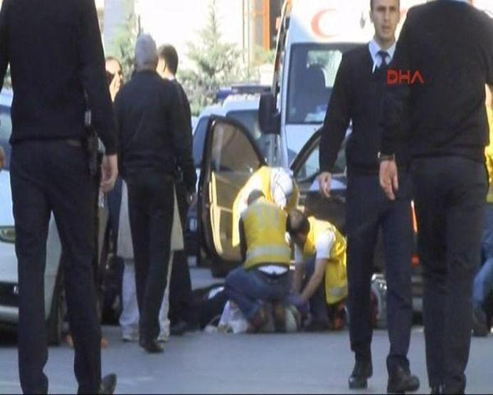 Eski vekilin aracına silahlı saldırı
