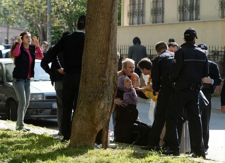 Eski vekilin aracına silahlı saldırı
