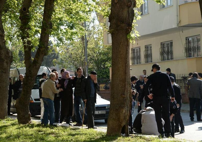 Eski vekilin aracına silahlı saldırı