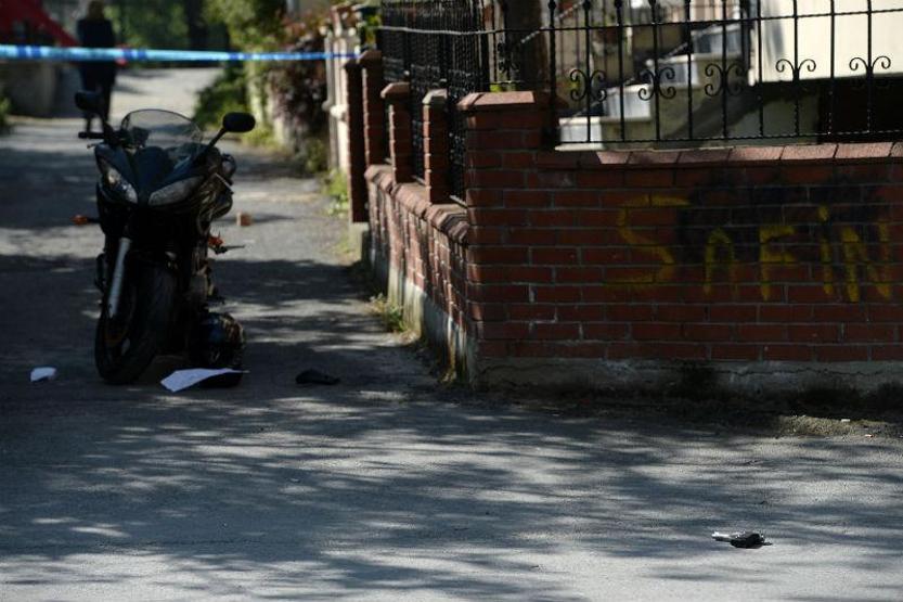 Eski vekilin aracına silahlı saldırı