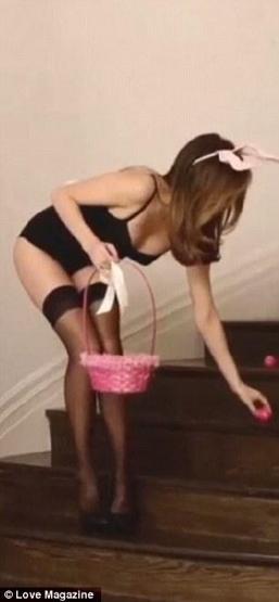 Miranda Kerr Paskalya tavşanı oldu