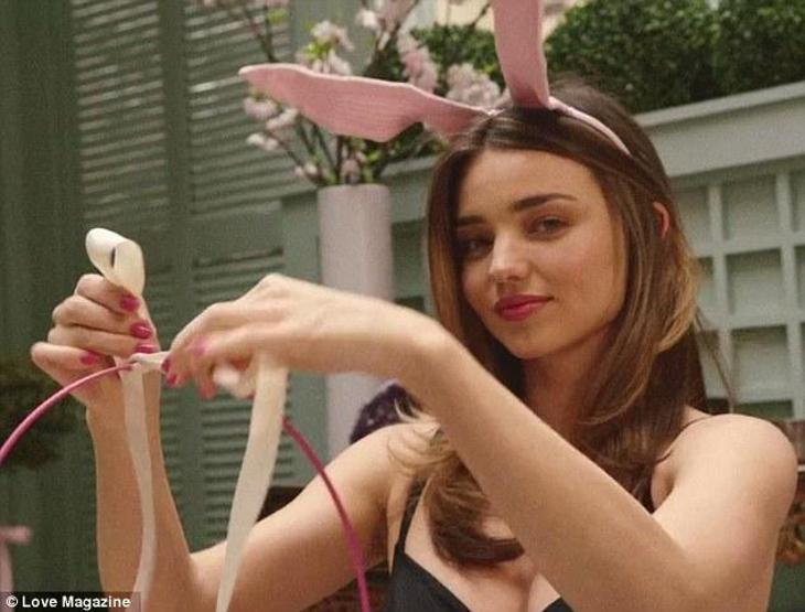 Miranda Kerr Paskalya tavşanı oldu