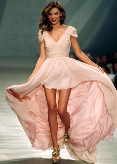 Miranda Kerr Paskalya tavşanı oldu