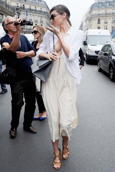 Miranda Kerr Paskalya tavşanı oldu