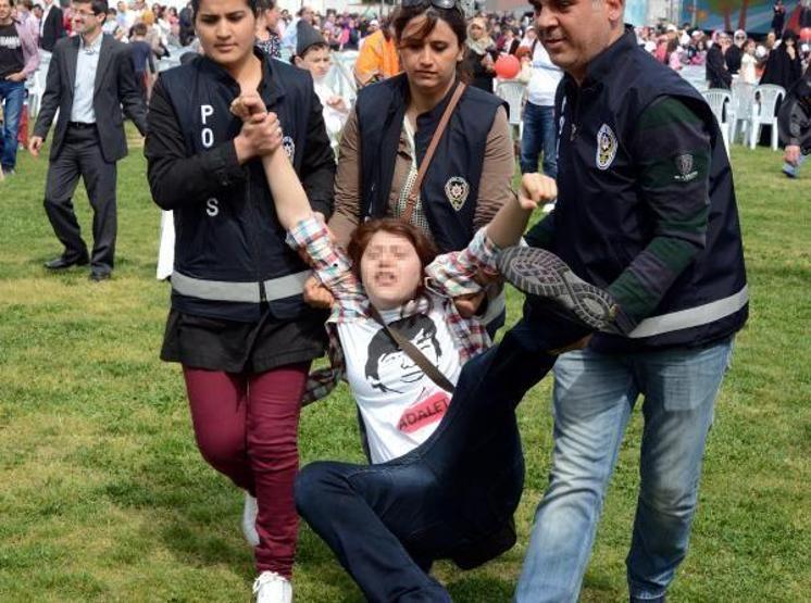23 Nisan töreninde 4 çocuk gözaltına alındı