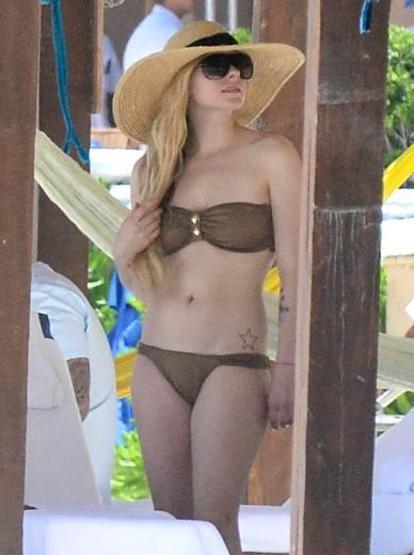 Avril Lavigne bikini kazasına uğrayacaktı