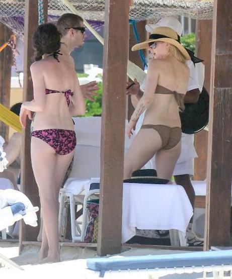Avril Lavigne bikini kazasına uğrayacaktı