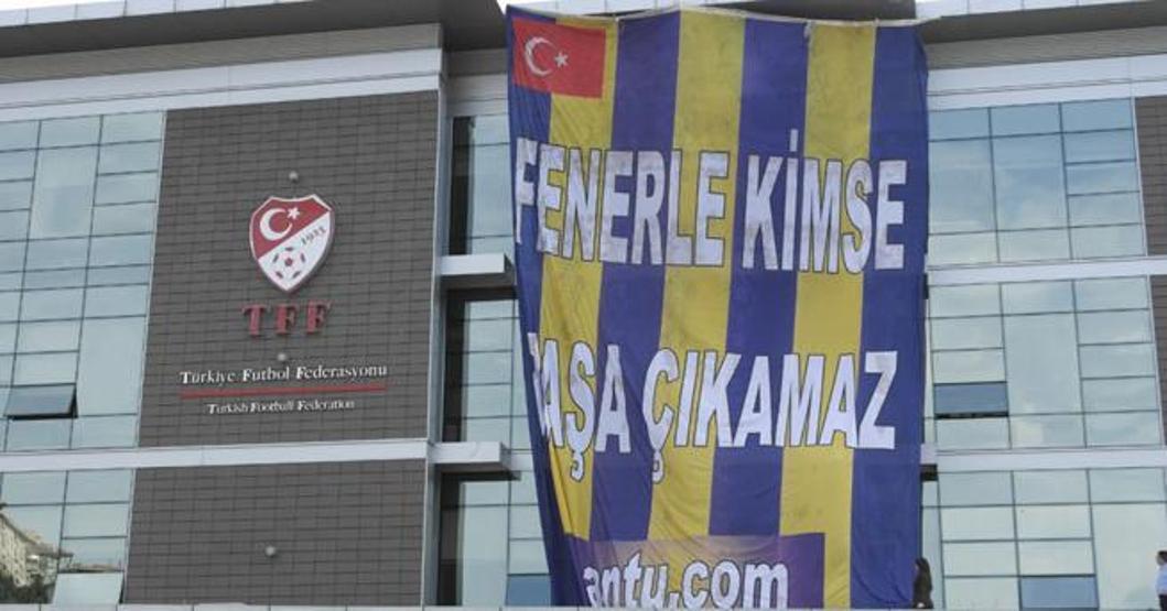 TFF binasına Fenerbahçe bayrağı asıldı