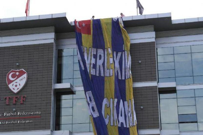 TFF binasına Fenerbahçe bayrağı asıldı