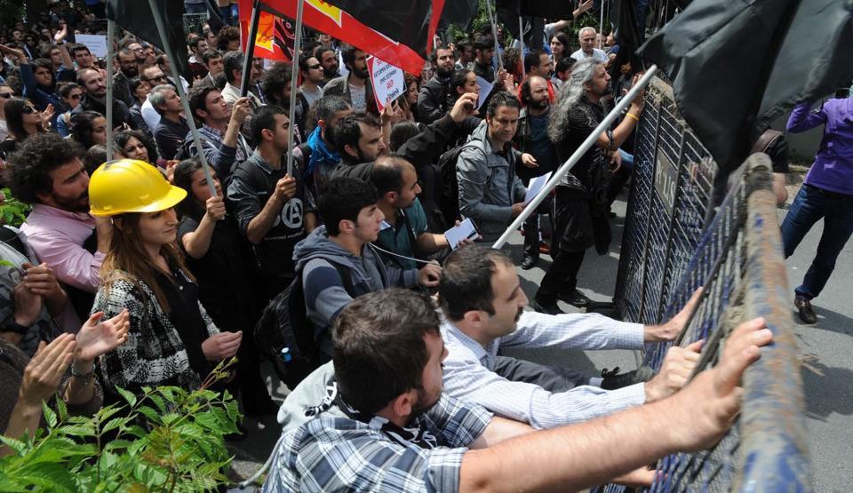 Soma Holding önünde protesto