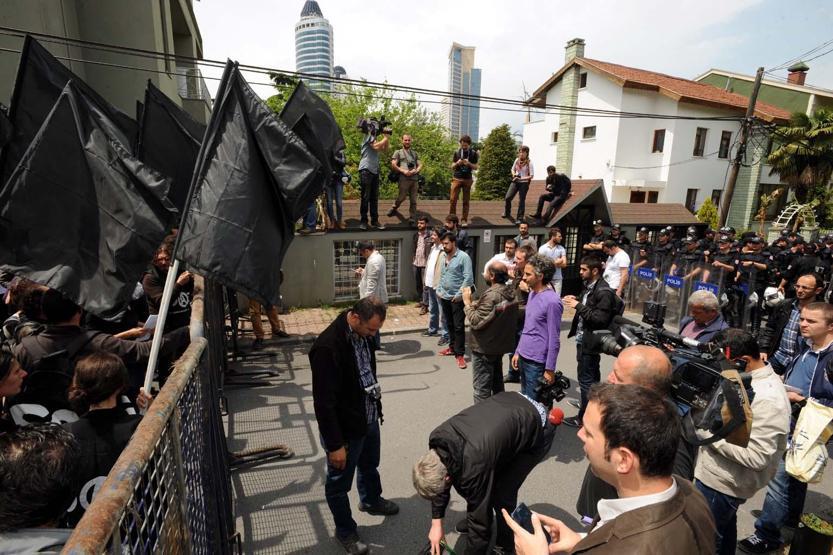 Soma Holding önünde protesto
