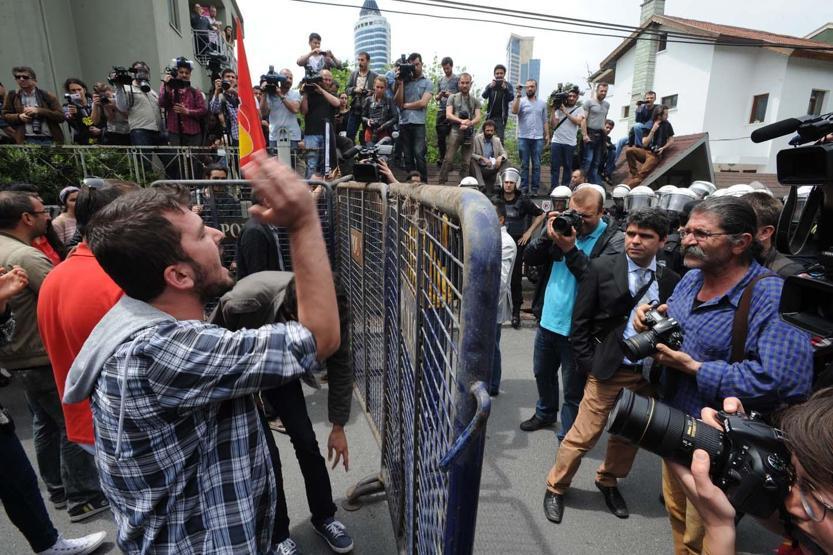 Soma Holding önünde protesto