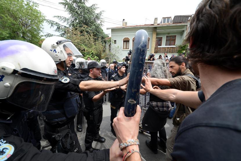 Soma Holding önünde protesto