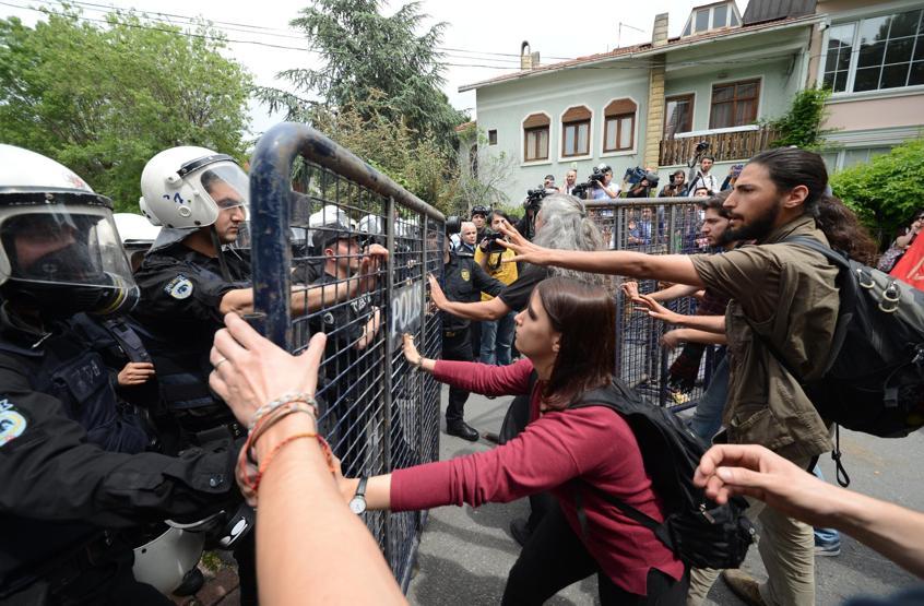 Soma Holding önünde protesto