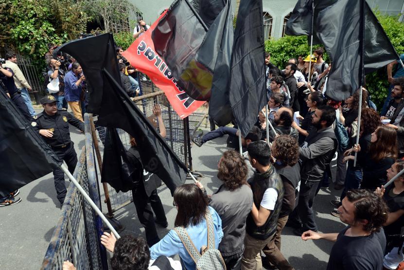 Soma Holding önünde protesto