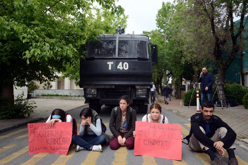 Soma Holding önünde protesto