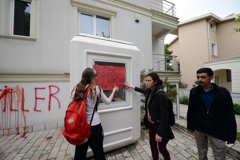 Soma Holding önünde protesto