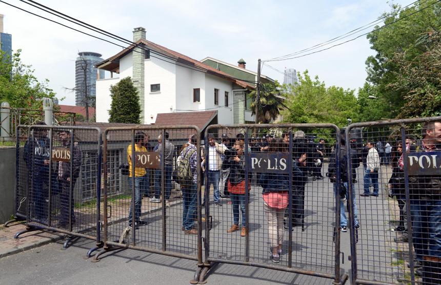 Soma Holding önünde protesto